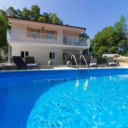 Prisca Comfortable Villa